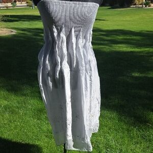 Lapis White Strapless Dress